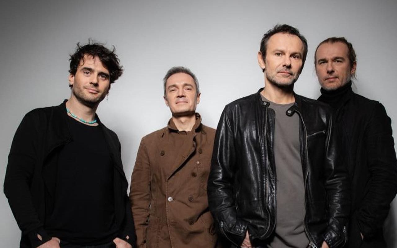 Океан Ельзи виступив на Пішохідно-велосипедному мосту в Києві: потужне відео