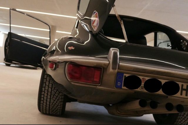 У мережі виставили на продаж 50-річний Jaguar з незвичайним двигуном - фото 498317