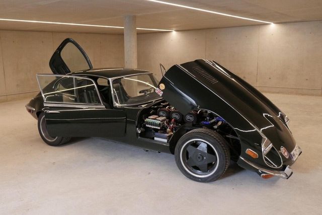 У мережі виставили на продаж 50-річний Jaguar з незвичайним двигуном - фото 498318