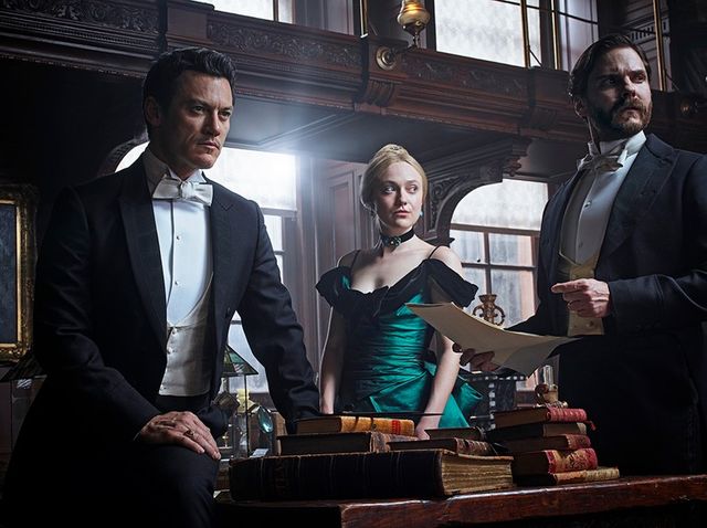 Найгарячіші образи Дакоти Феннінг за всю кар'єру: добірка фото іменинниці (18+) - фото 498405