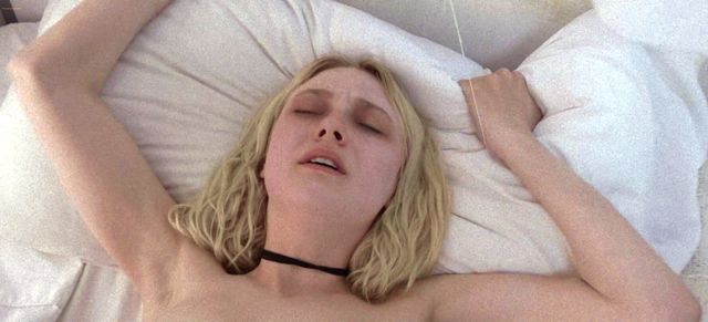 Найгарячіші образи Дакоти Феннінг за всю кар'єру: добірка фото іменинниці (18+) - фото 498406