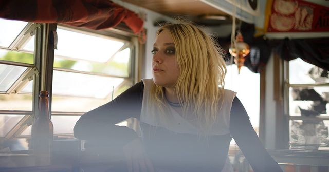 Найгарячіші образи Дакоти Феннінг за всю кар'єру: добірка фото іменинниці (18+) - фото 498410