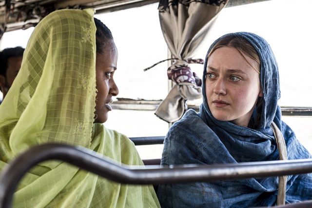 Найгарячіші образи Дакоти Феннінг за всю кар'єру: добірка фото іменинниці (18+) - фото 498411