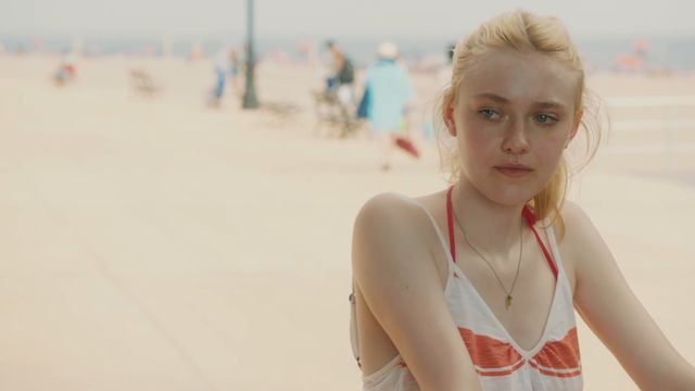 Найгарячіші образи Дакоти Феннінг за всю кар'єру: добірка фото іменинниці (18+) - фото 498413