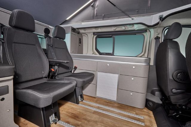 Дивіться, як виглядає кемпер на базі фургону Nissan з 4 спальними місцями - фото 498477