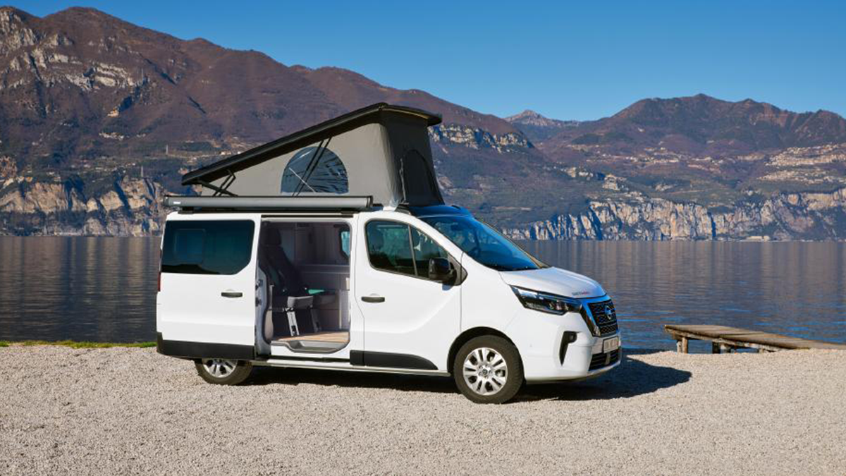 Дивіться, як виглядає кемпер на базі фургону Nissan з 4 спальними місцями