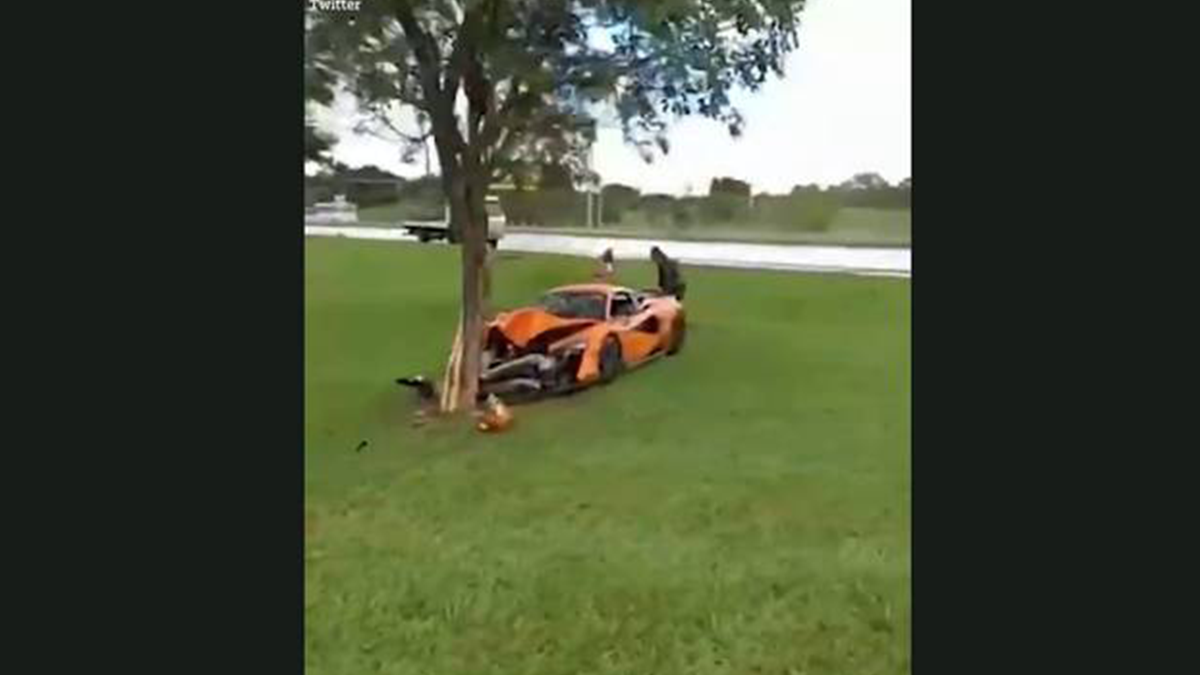 Бразильський футболіст розбив об дерево спорткар за 600 тисяч євро: епічне фото