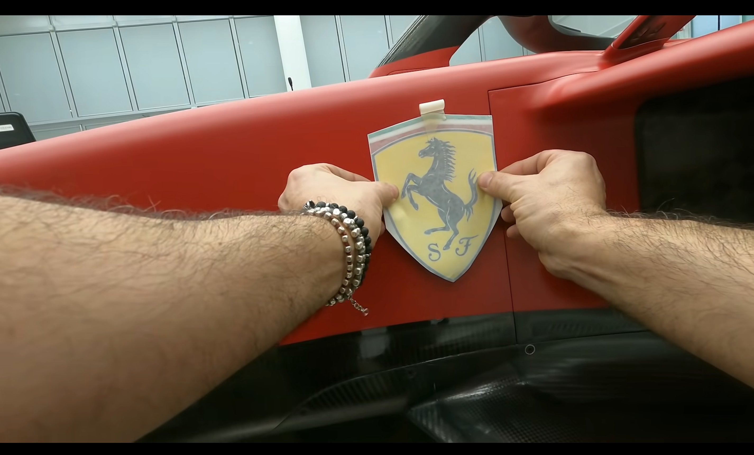 У мережі показали, як болід Формули-1 отримує свою ліврею: захопливе відео