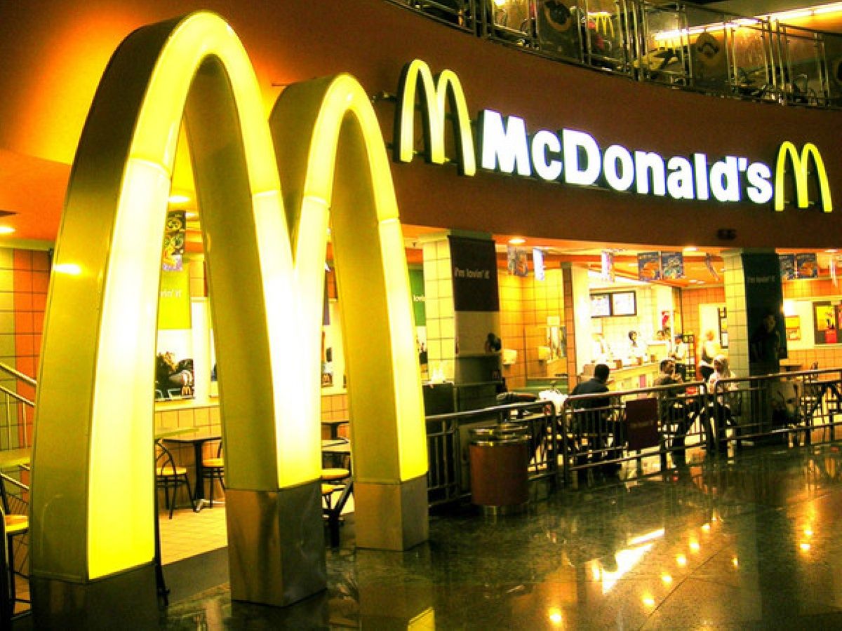 McDonald's призупинив роботу по всій Україні