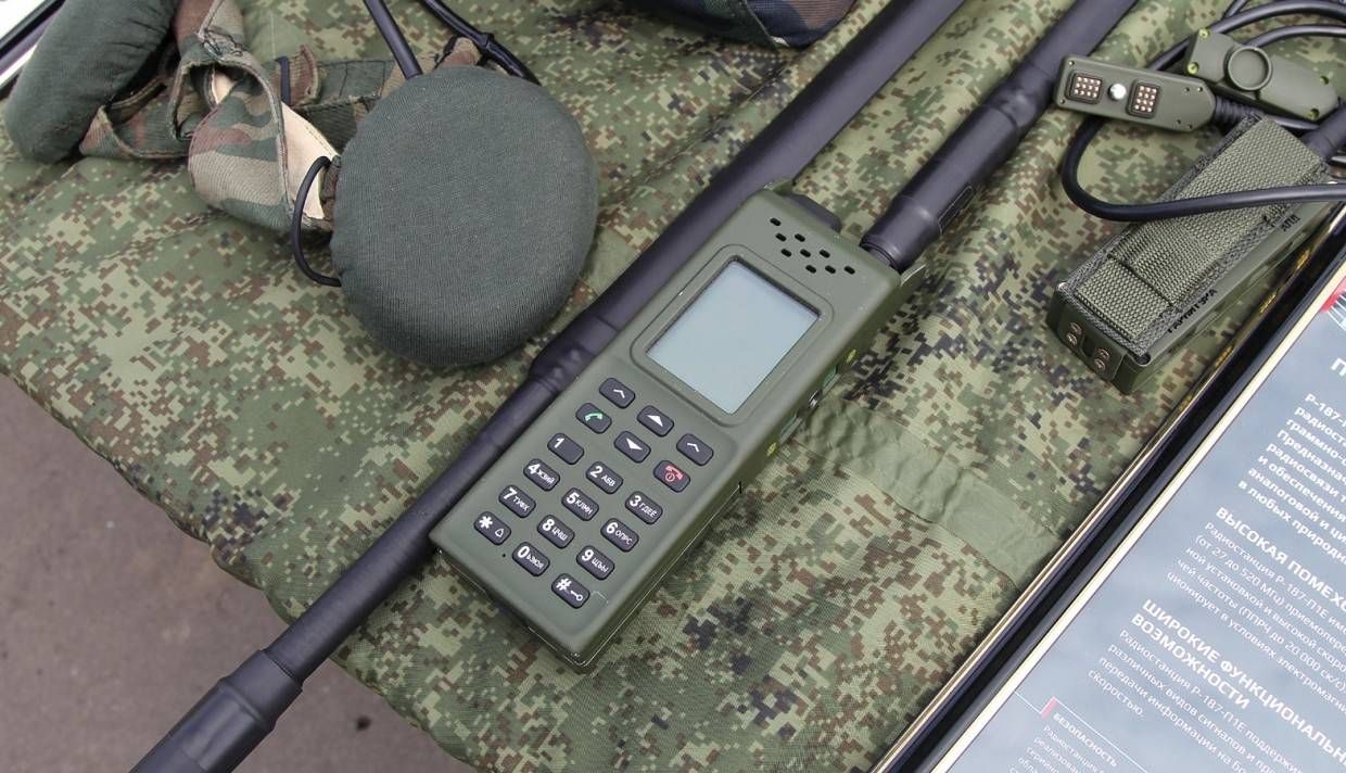 Anonymous зламали рації окупантів: хакери глушили їхні переговори гімном України - фото 1