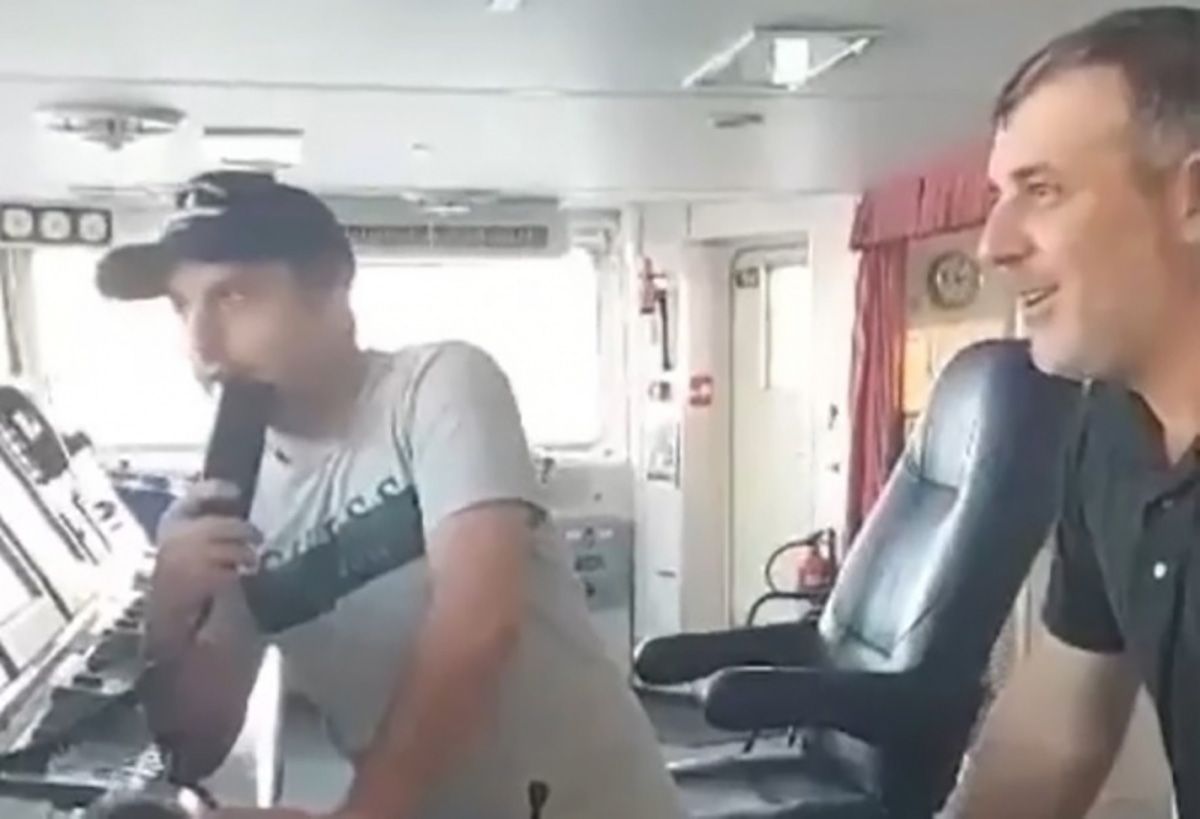 "Російський корабель, шукай весла!": грузини відмовились дати пальне пароплаву РФ – відео