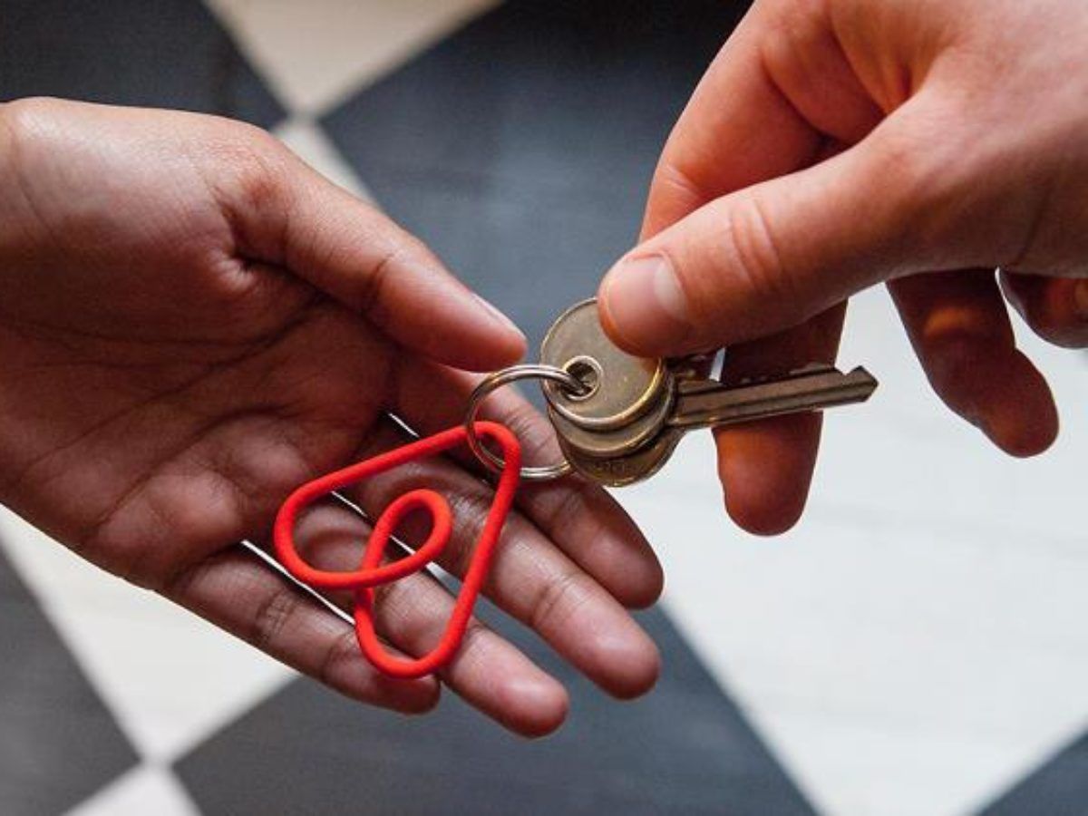 Airbnb надасть безкоштовне житло для українських біженців - фото 1