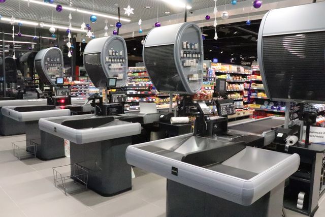 У магазинах АТБ можна зняти до 6000 гривень на касі- фото 499274