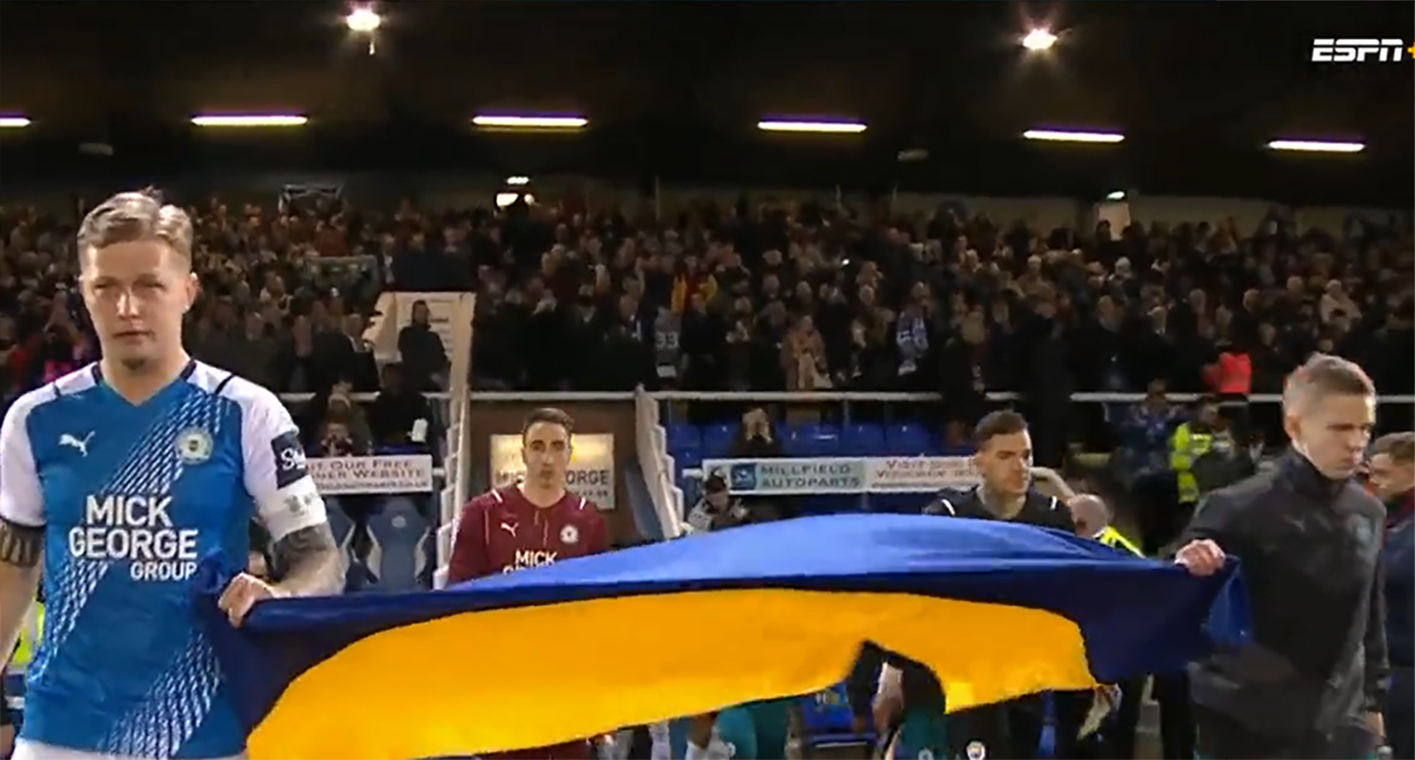 Олександр Зінченко вийшов на матч з українським прапором: його підтримав весь стадіон