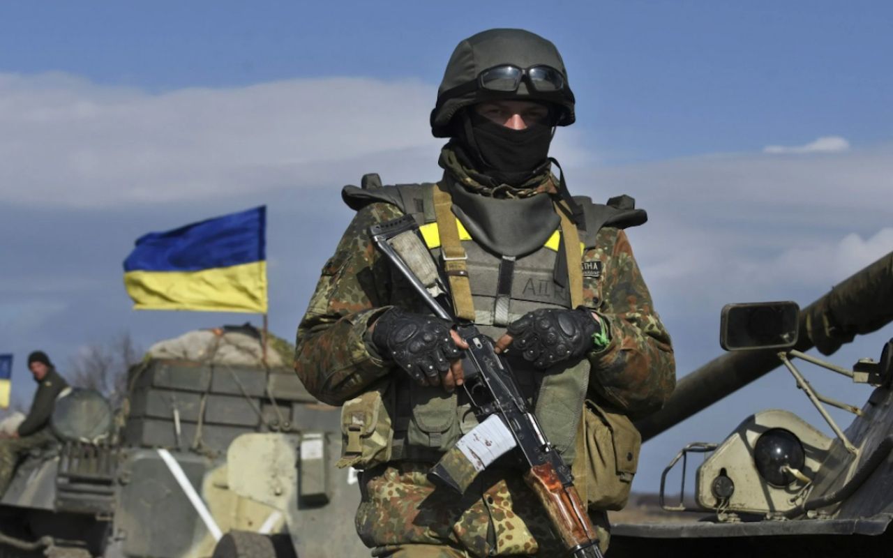 Нас не здолати: український дідусь віддав на потреби армії 400 тисяч гривень заощаджень