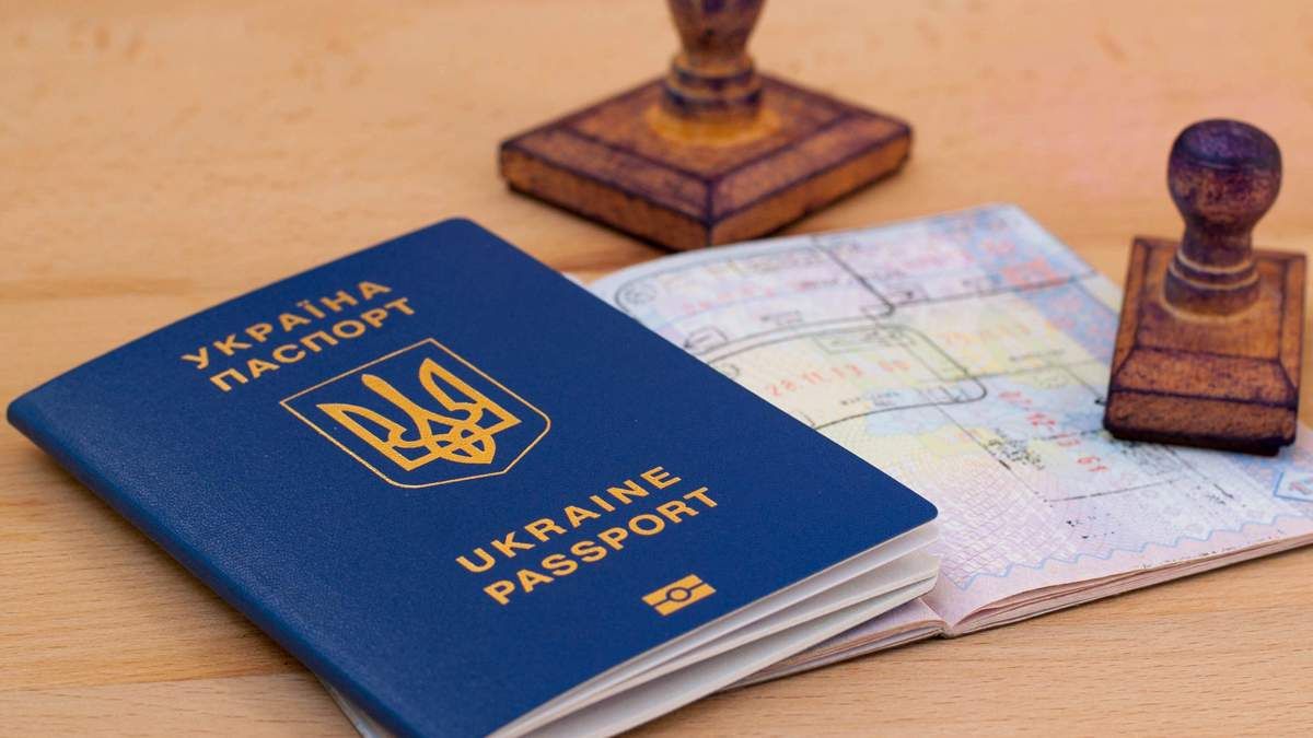Дію українських закордонних паспортів можуть продовжити на 5 років - фото 1