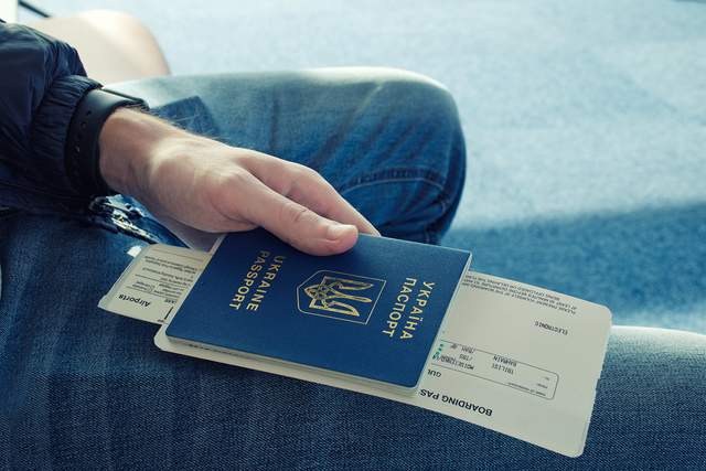 Термін закордонних паспортів українців продовжать на 5 років: кого це стосується - фото 499404