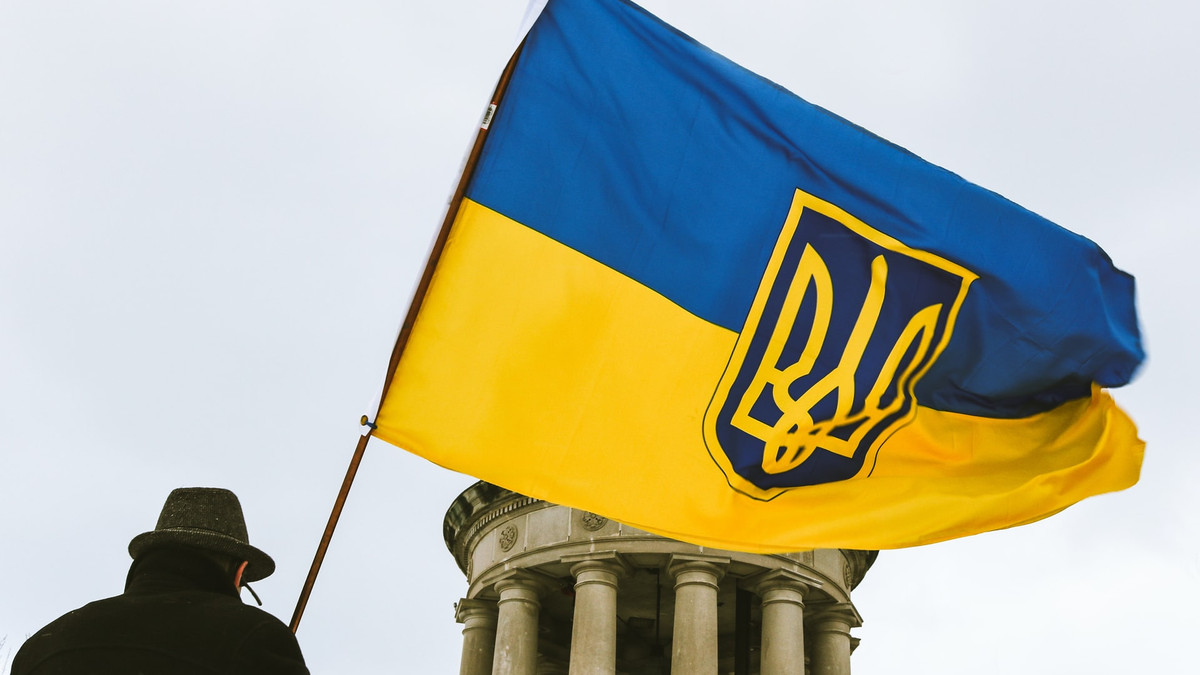 Pantone підтримав Україну двома кольорями - фото 1