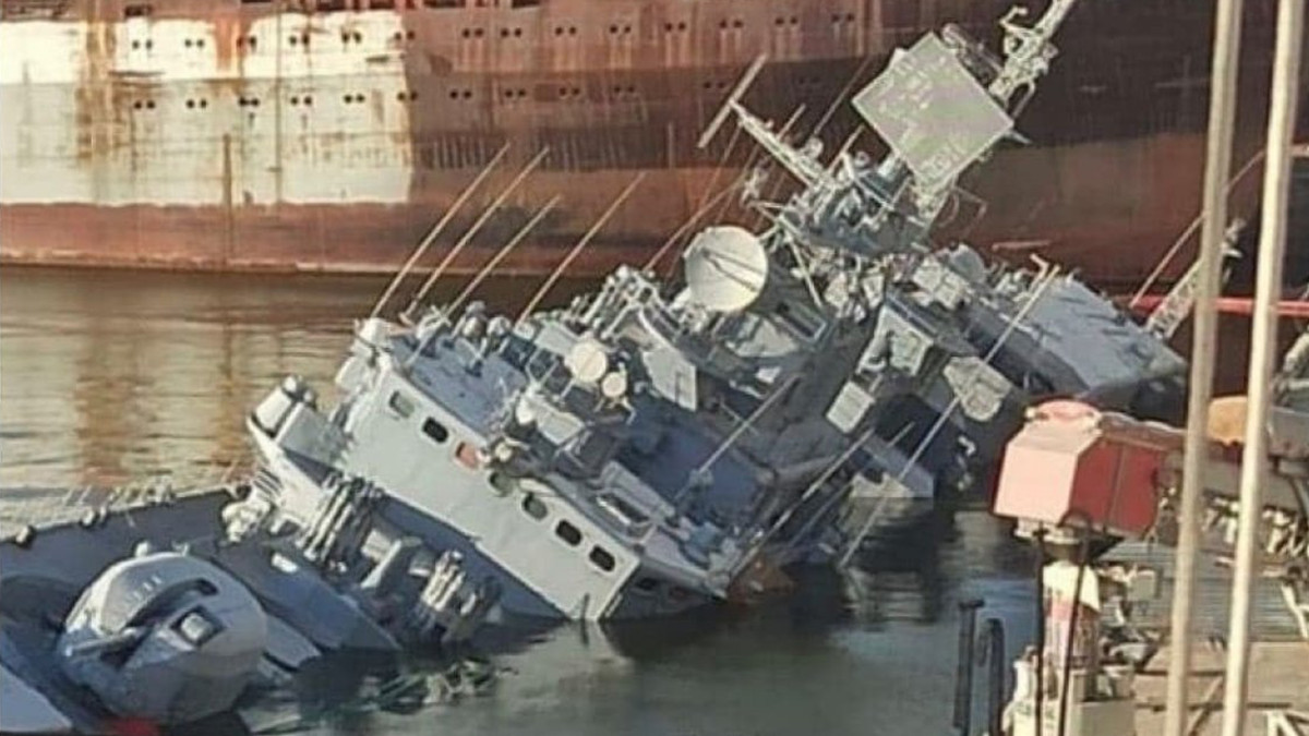 ВМС України затопили фрегат "Гетьман Сагайдачний", аби ворог не відібрав корабель - фото 1