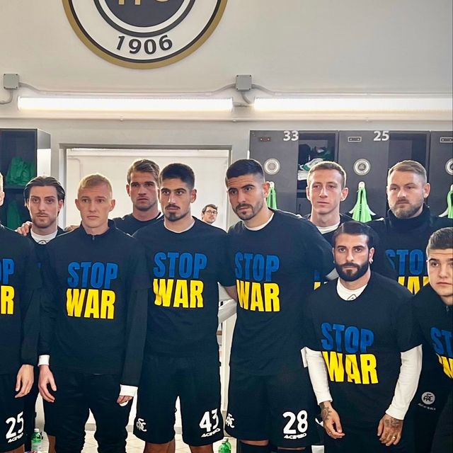 'Президент і ЗСУ не забувають своїх': футболіст Віктор Коваленко звернувся до херсонців - фото 499621