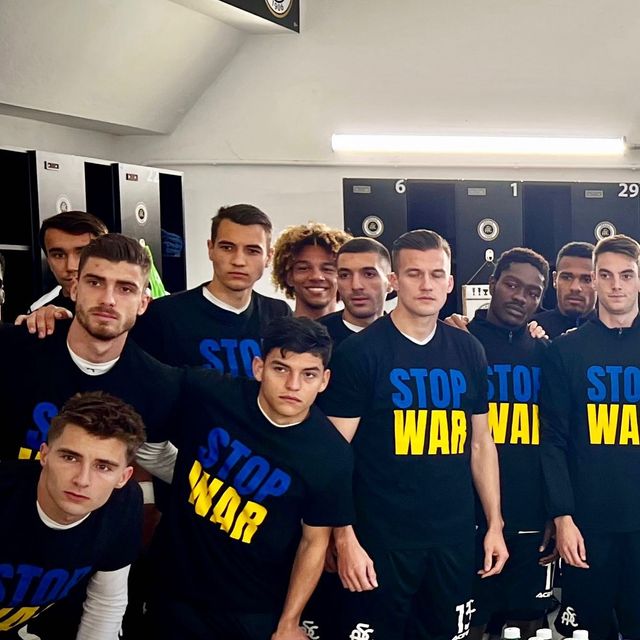 'Президент і ЗСУ не забувають своїх': футболіст Віктор Коваленко звернувся до херсонців - фото 499622