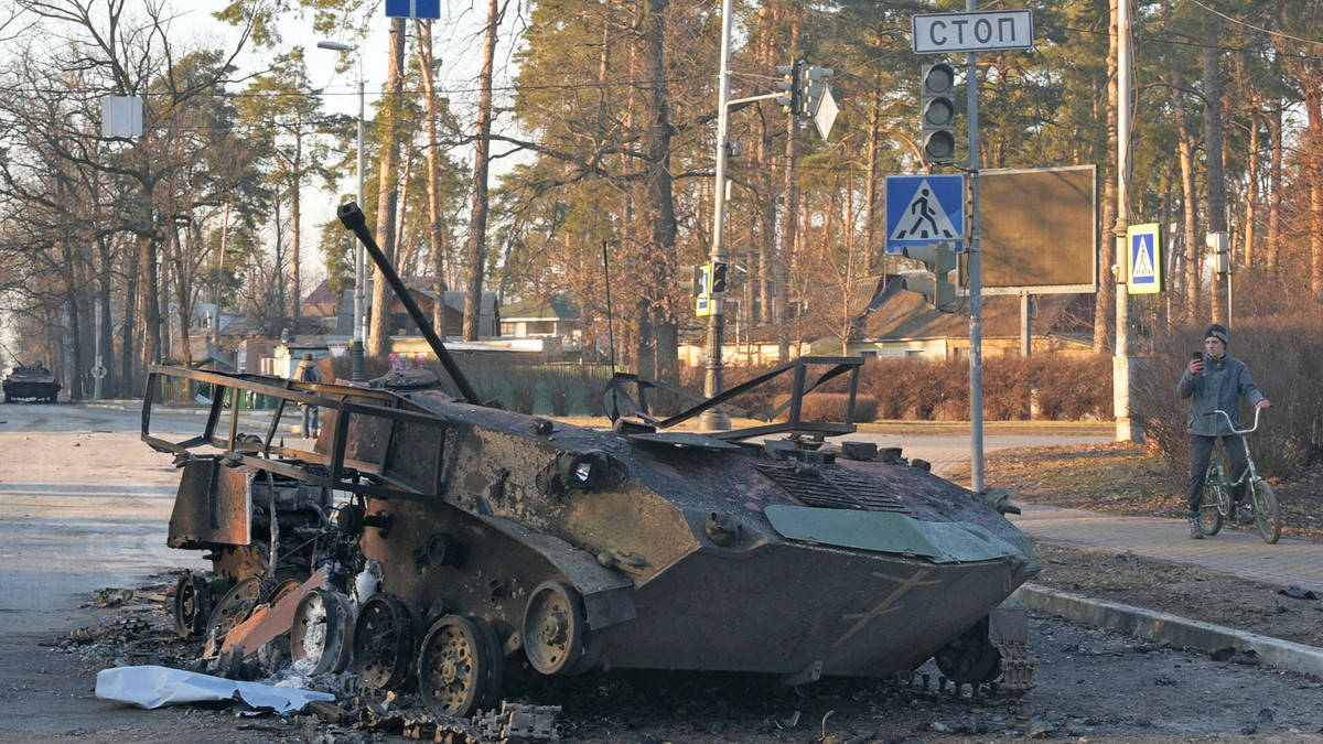 Українські військові продовжують нищити ворожу техніку - фото 1