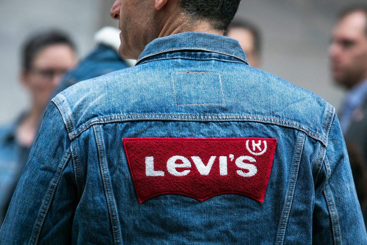 Виробник одягу Levi's виходить з Росії