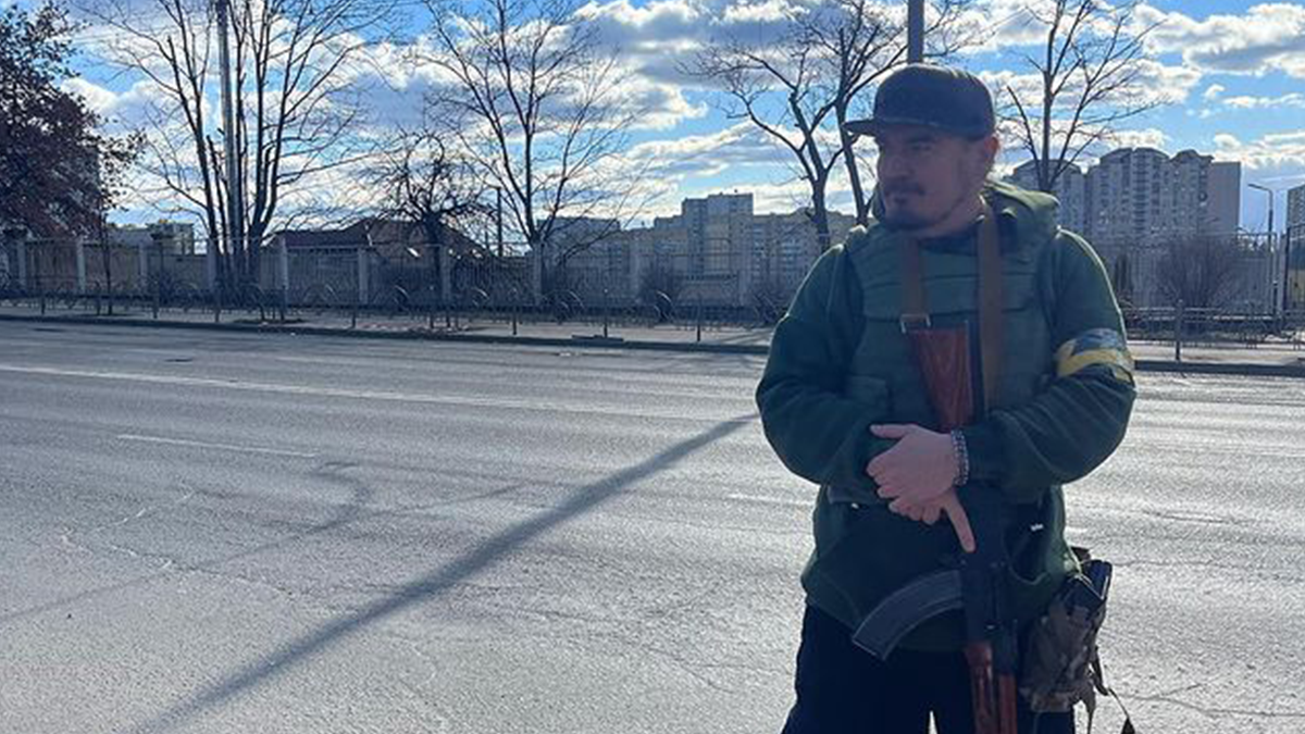 Фагот заспівав патріотичний гімн ЗСУ, чергуючи у теробороні