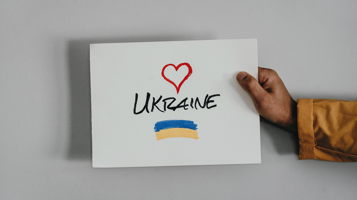 Як українцям поводитись за кордоном - фото 1