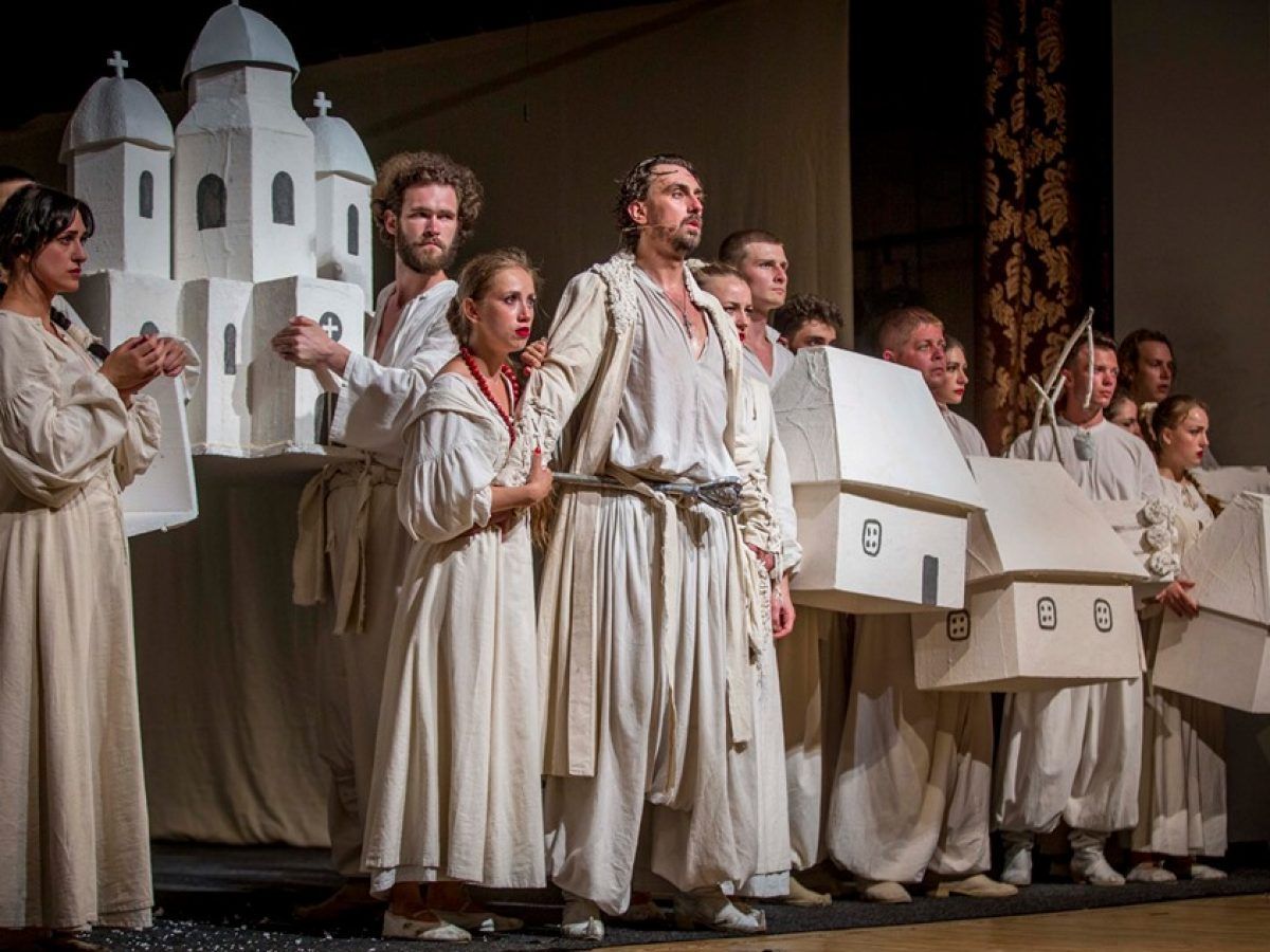 Франківський драмтеатр зіграв виставу "Енеїда" у сховищі під час тривоги: відео