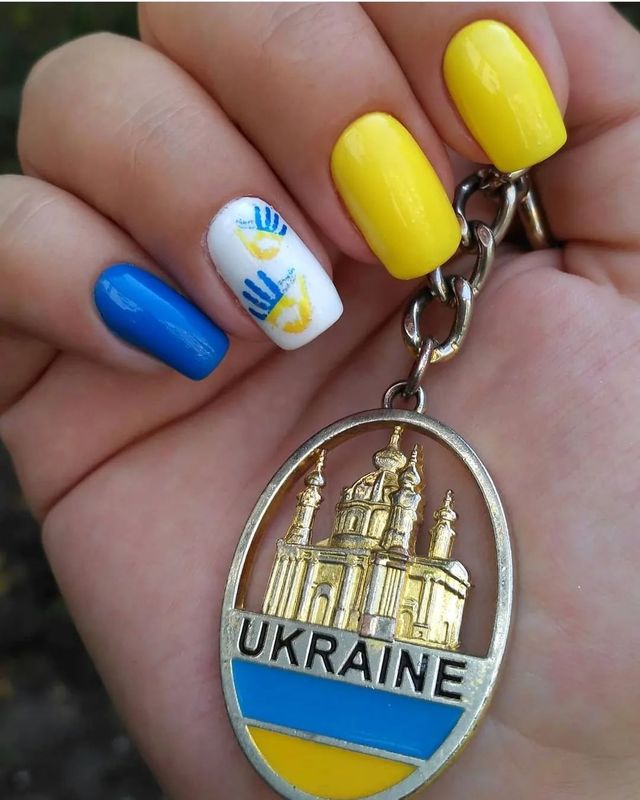 40 варіантів патріотичного манікюру для справжніх українок - фото 500440