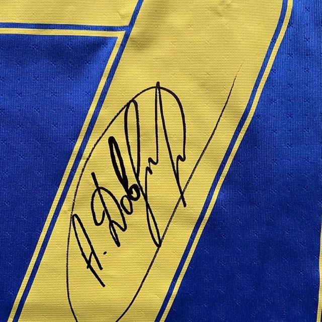 Український футболіст продав на аукціоні свою футболку за чималі гроші та віддав їх ЗСУ - фото 500532