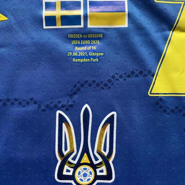 Український футболіст продав на аукціоні свою футболку за чималі гроші та віддав їх ЗСУ - фото 500533