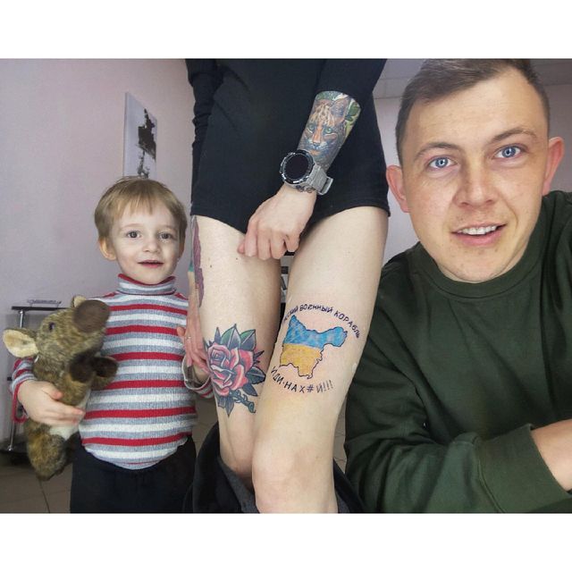 'Руський воєнний корабль, іди н***й': круті патріотичні татуювання – приклади, фото - фото 500599