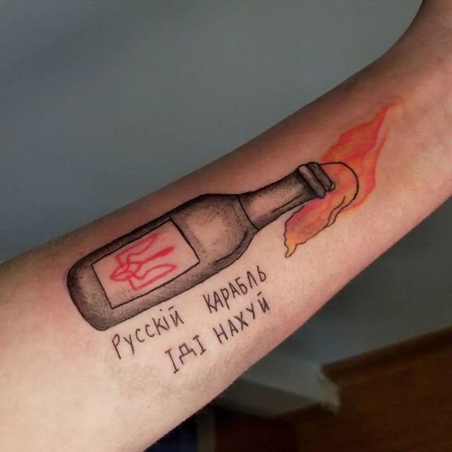'Руський воєнний корабль, іди н***й': круті патріотичні татуювання – приклади, фото - фото 500601