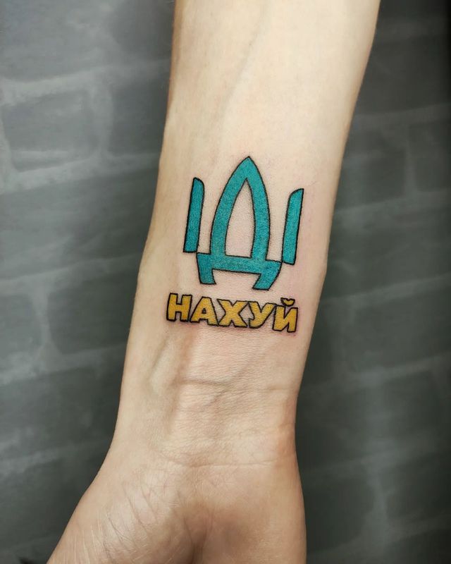 'Руський воєнний корабль, іди н***й': круті патріотичні татуювання – приклади, фото - фото 500603