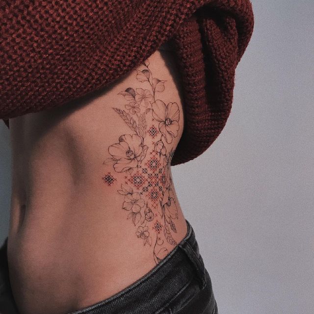 Герби, вишиванки та карти України: патріотичні татуювання для українців – приклади з фото - фото 500731