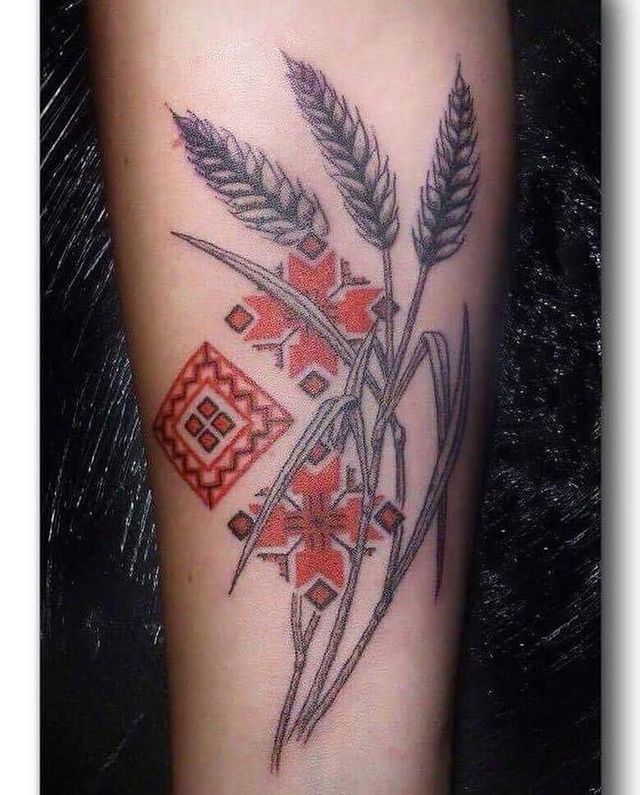 Герби, вишиванки та карти України: патріотичні татуювання для українців – приклади з фото - фото 500746