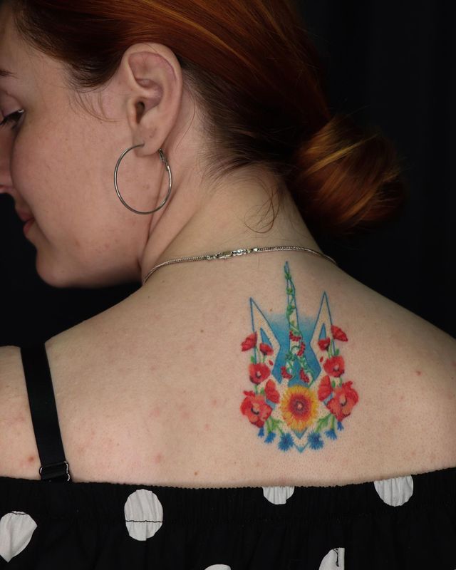 Герби, вишиванки та карти України: патріотичні татуювання для українців – приклади з фото - фото 500755