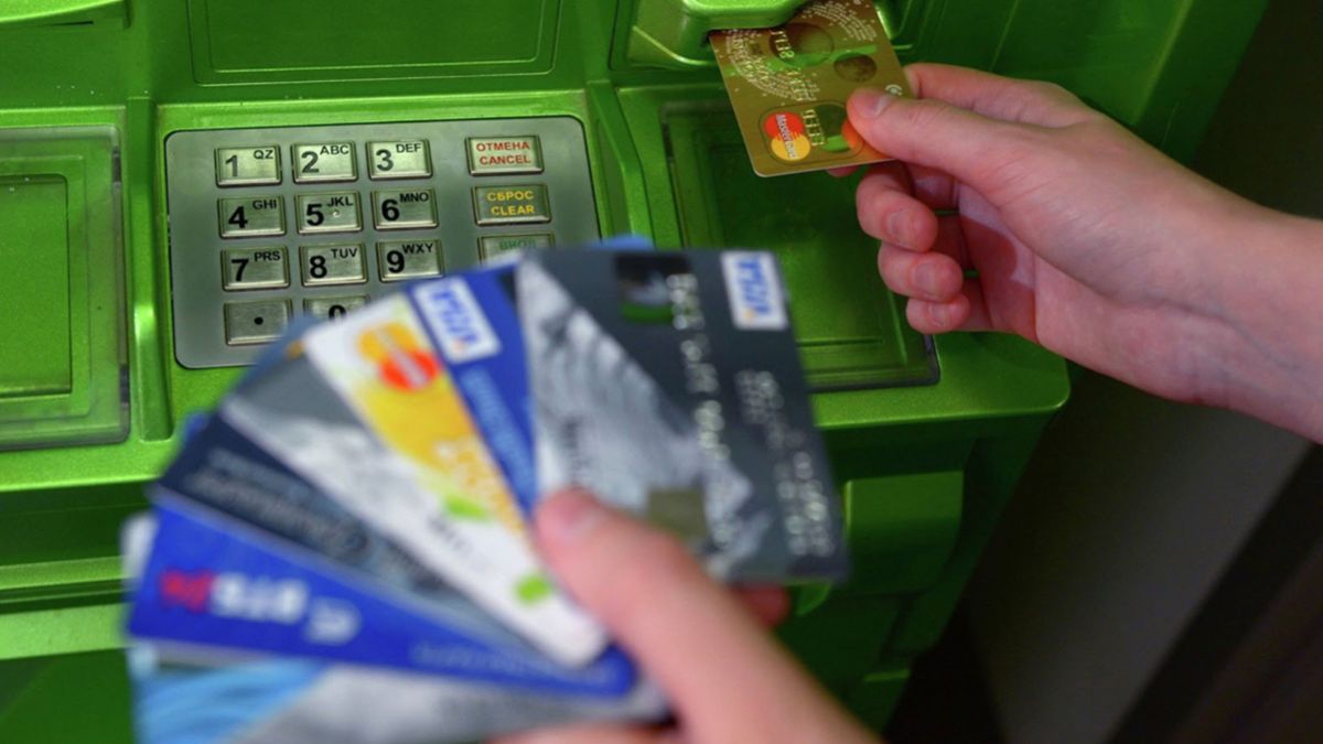 Скільки готівки можна зняти у ПриватБанку: ліміти для клієнтів усіх банків - фото 1