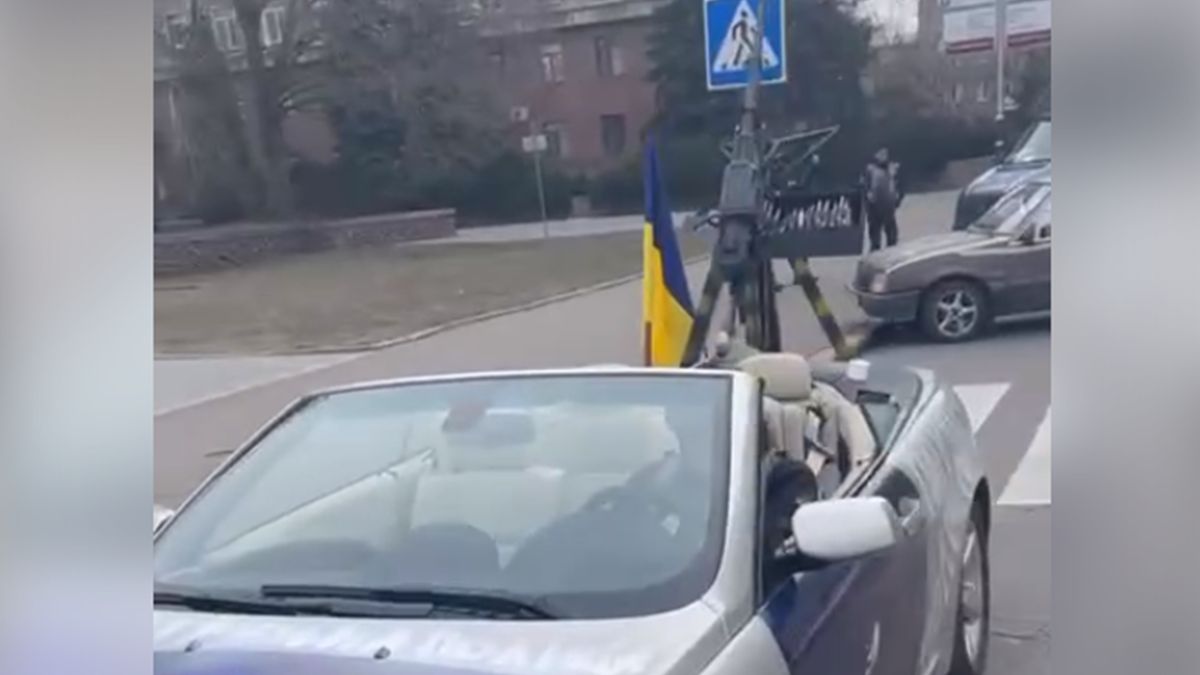 Віталій Кім подарував патрульній поліції Миколаєва кабріолет BMW з кулеметом - фото 1