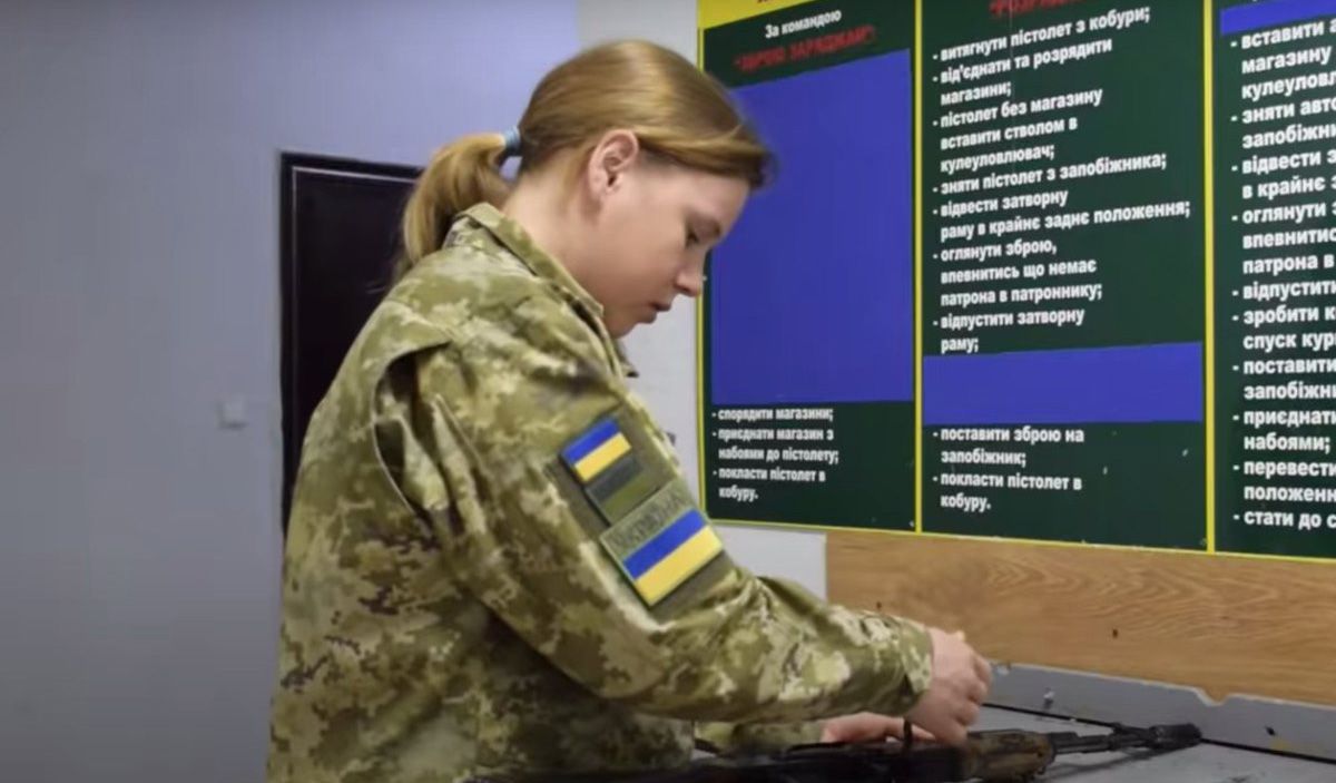 Українська біатлоністка вступила до лав ЗСУ: вона змінила спортивну гвинтівку на автомат