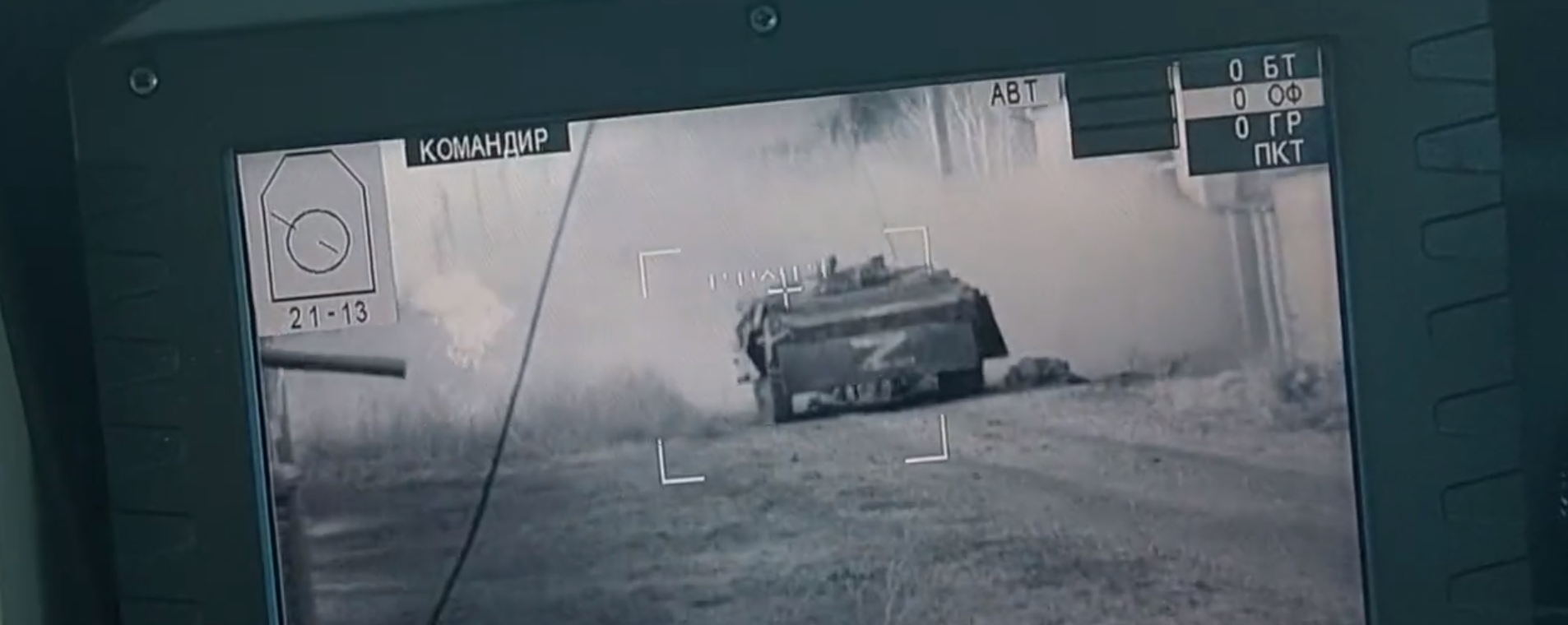 Біля Маріуполя український БТР-4 самотужки знищив ворожий танк та бронемашину: відео - фото 1