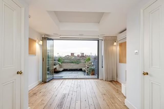 Як виглядає маєток Бенедикта Камбербетча, в якому він готовий прийняти біженців з України - фото 500928