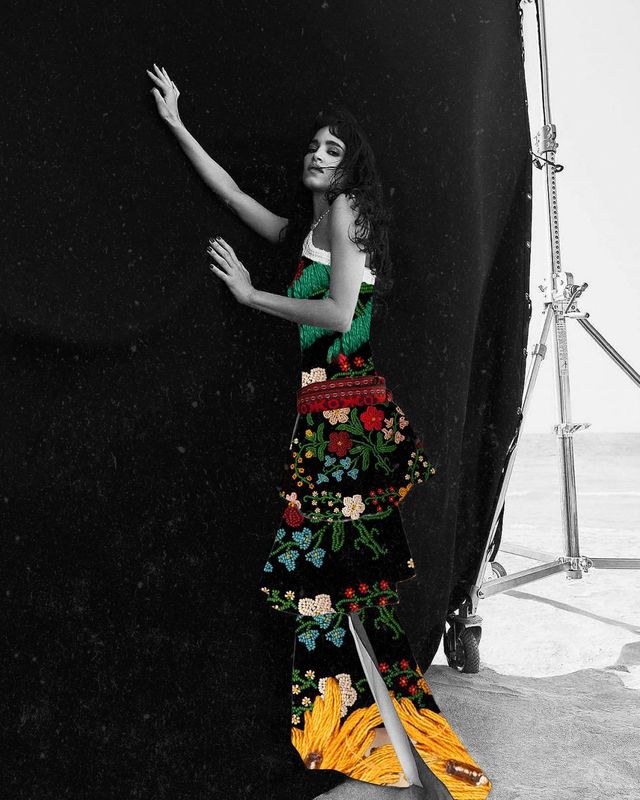 Мисткиня робить круті колажі з зірками, які підтримують Україну у протистоянні Росії - фото 501024