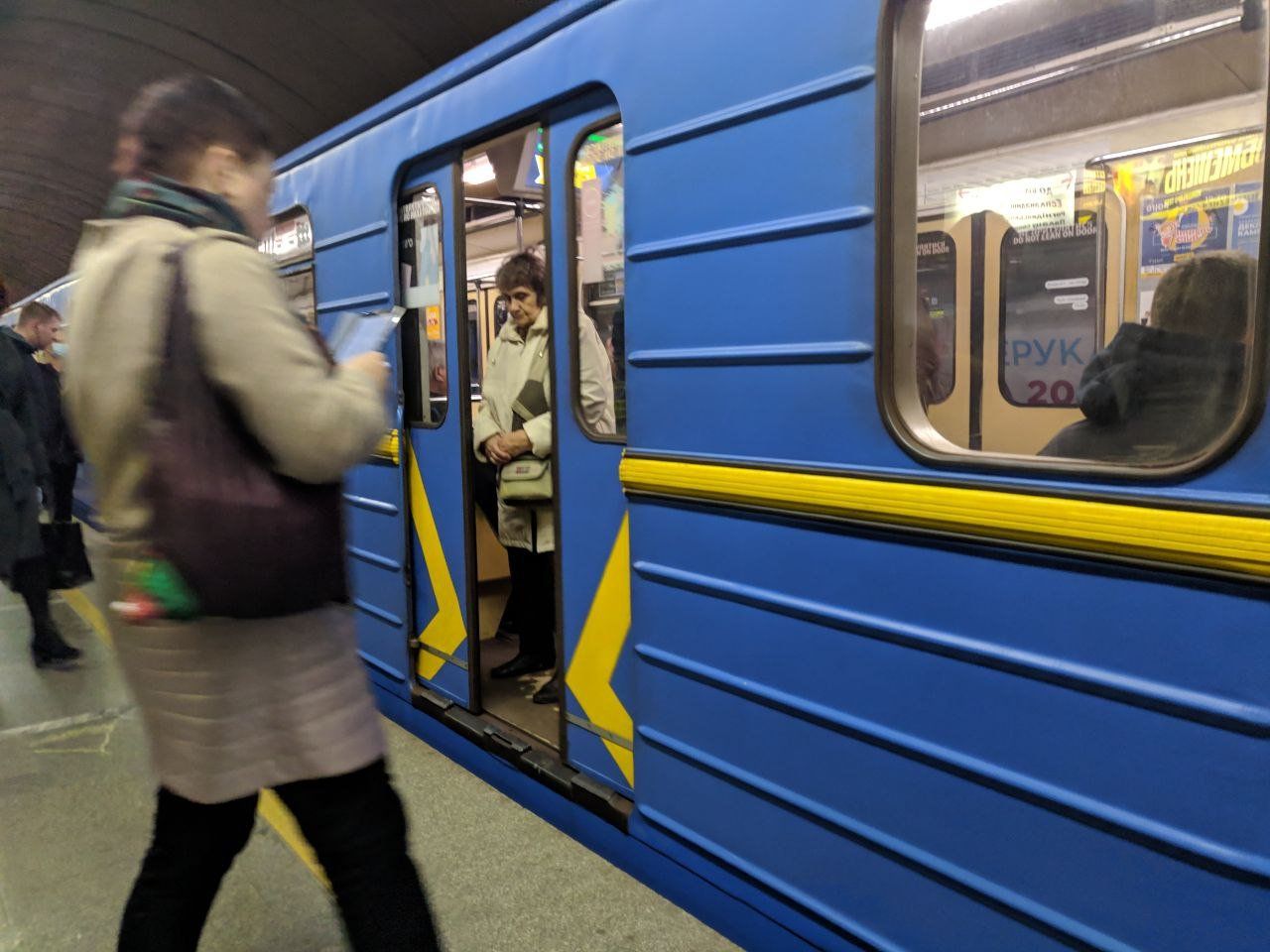 У Києві метро знову перевозить пасажирів: схема та графік потягів