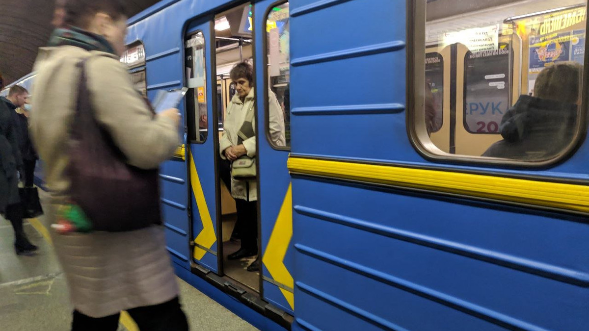 У Києві метро знову перевозить пасажирів: схема та графік потягів - фото 1