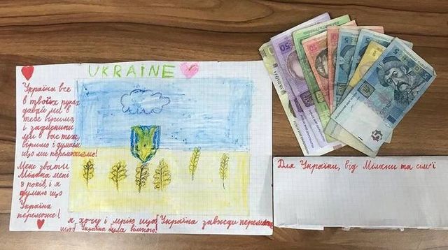 8-річна дівчинка пожертвувала на армію гроші, які збирала на іграшки - фото 501088