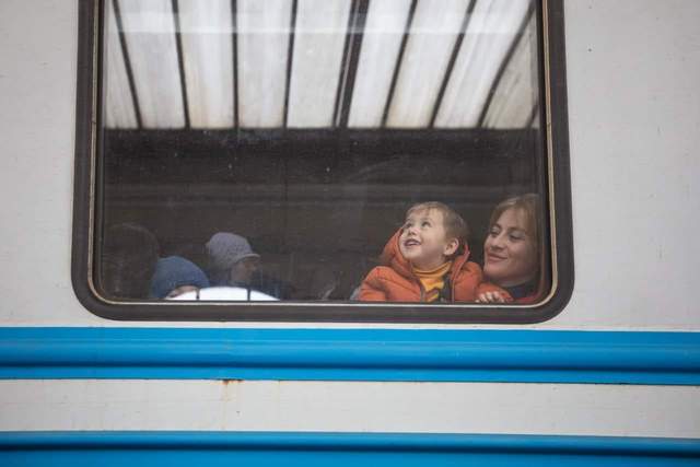 Як курсуватимуть евакуаційні поїзди Укрзалізниці 26 березня: актуальний графік руху - фото 501107
