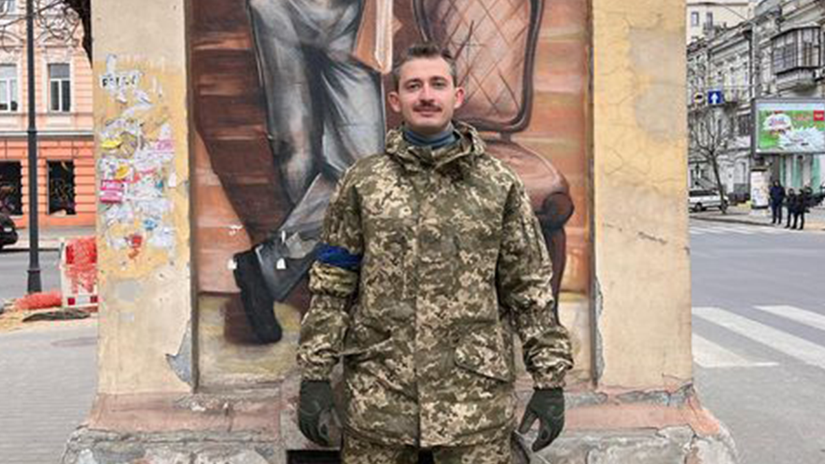 Коля Серга переспівав популярну рибальську пісню для Путіна: сатиричне відео